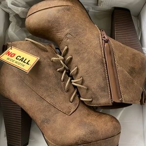 Chunky Heeled Ankle boot